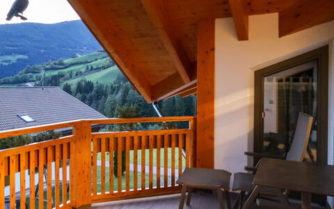 Sarentino 602: Ciel, Propriété, Bois, Architecture, Tache De Bois, Porche, Immobilier, Bâtiment, Dur, Arbre
