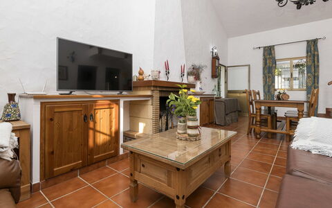 Amado: Cabinetry, Comptoir, Meubles, Propriété, Table, Bois, Cuisine, Salon, Design Intérieur, Plante D'Appartement