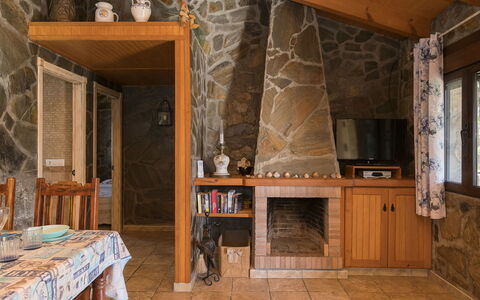 De Piedra: Table, Meubles, Cabinetry, Bois, Sol, Design Intérieur, Sol, Chaise, Tache De Bois, Cuisine