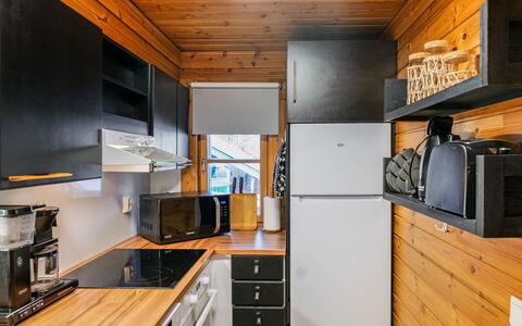 Kolin Vernetti 1: Cuisine, Bois, Sol, Appareil De Cuisine, Design Intérieur, Comptoir, Sol, Principaux Appliance, Pièce, Électroménager