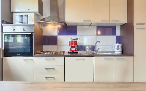 Goldi: Cabinetry, Comptoir, Evier, Robinet, Meubles, Bâtiment, Évier, Cuisinière, Appareil De Cuisine, Cuisine
