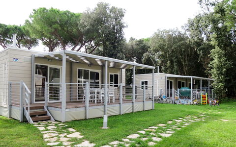 Baia Domizia 602: Plante, Arbre, Ombre, Ciel, Lot Terre, Architecture, Bâtiment, Herbe, Espace Public, Loisir
