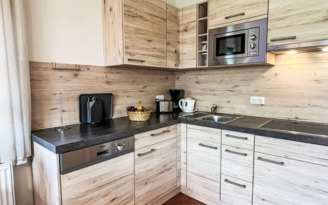 Karlshagen 609: Cabinetry, Meubles, Sol, Tiroir, Comptoir, Cuisine, Sol, Appareil De Cuisine, Parquet, Placard