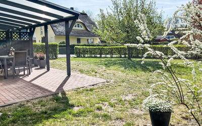 Karlshagen 609: Arbuste, Jardin, Mobilier De Jardin, Ombre, Couverture De Sol, Printemps, Cour, Structure En Plein Air, Aménagement Paysager, Pelouse