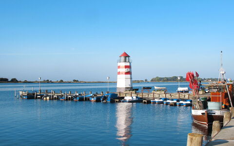 Waase 651: L'Eau, Ciel, Jour, La Tour, Lac, Balise, Cotiers Et Relief Océaniques, Voie Navigable, Horizon