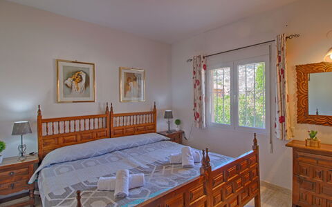 Estrella: Propriété, Meubles, Cabinetry, Fenêtre, Bleu Azur, Bois, Tiroir, Design Intérieur, Sol