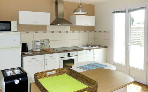 Le Maupas: Pièce, Comptoir, Meubles, Cuisine, Propriété, Design Intérieur, Cabinetry, Maison, Bâtiment, Cuisinière