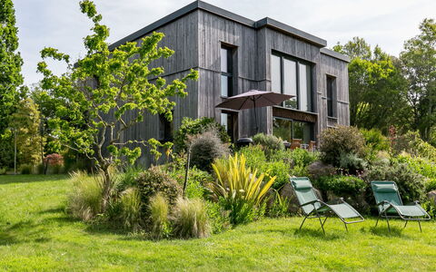 Ty Coat: Plante, Propriété, Communauté Des Plantes, Bâtiment, Ciel, Nuage, Fenêtre, Paysage Naturel, Arbre, Lot Terre