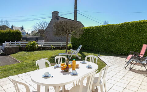 Ty Pors Ar Pagn: Meubles, Mobilier De Jardin, Table, Chaise, Table Cuisine Et Salle A Manger, Tableau De Plein Air, Jardin, Cour, Table Basse, Arrière-Cour