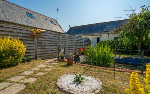 Les Azalées: Plante, Propriété, Ciel, Bâtiment, Fleur, Fenêtre, Botanique, Lot Terre, Maison, Végétation