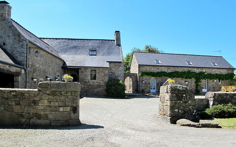 Gîte Triskell: Ciel, Plante, Bâtiment, Fenêtre, Maison, Lot Terre, Surface De La Route, Paysage, Chalet, Façade
