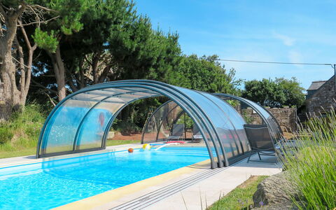 Gîte Triskell: Piscine, Loisir, L'Eau, Architecture, Botanique, Arbre, Immobilier, Vacances, Maison, Communauté Des Plantes