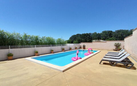 Domaine de Majobert: Ciel, Plante, Arbre, L'Eau, Lot Terre, Rectangle, Piscine, Ombre, Herbe, Sol