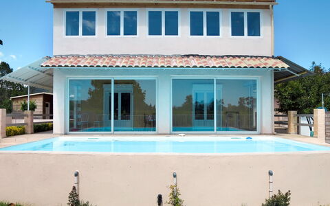 La Cerisaie: Propriété, Maison, Piscine, Bâtiment, Domicile, Immobilier, Architecture, Villa, Façade, Biens
