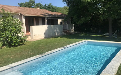 Agula Marina: Piscine, Propriété, Maison, Immobilier, Arrière-Cour, Domicile, Herbe, Loisir, Bâtiment, Zone Résidentielle