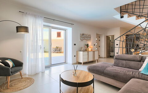 Villa Karmen: Salon, Pièce, Propriété, Design Intérieur, Meubles, Bâtiment, Maison, Plafond, Domicile, Immobilier
