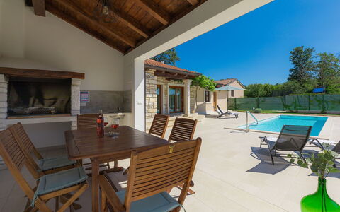 Florens: Propriété, Bâtiment, Pièce, Maison, Domicile, Immobilier, Design Intérieur, Meubles, Patio, Porche