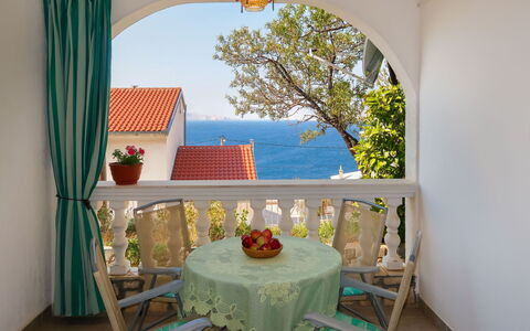Donata: Pièce, Propriété, Meubles, Vert, Design Intérieur, Turquoise, Maison, Bâtiment, Immobilier, Table
