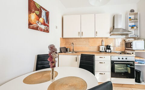 Lucia: Meubles, Design Intérieur, Sol, Sol, Bois, Pièce, Comptoir, Cuisine, Plafond, Chaise