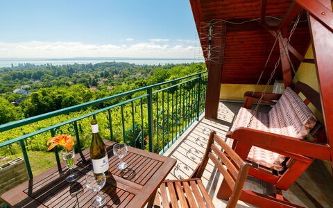 Fokas: Ciel, Propriété, Nuage, Bâtiment, Bois, Table, Chaise, Mobilier De Jardin, Loisir, Arbre