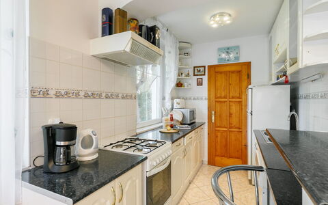 Pentaller: Comptoir, Cabinetry, Propriété, Appareil De Cuisine, Cuisinière, Cuisine, Gaz Poele, Électroménager, Évier, Cooktop