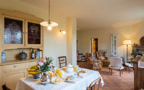 Il Terebinto (Imp427): Pièce, Propriété, Salle À Manger, Design Intérieur, Meubles, Bâtiment, Table, Plafond, Immobilier, Jaune