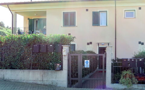 Roseto: Plante, Fenêtre, Bâtiment, Porte, Lot Terre, Quartier, Maison, Zone Résidentielle, Mur