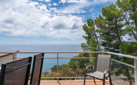 Orizzonte: Propriété, Ciel, Immobilier, Rive, Maison, Nuage, Arbre, Vacances, Balcon, Condominium