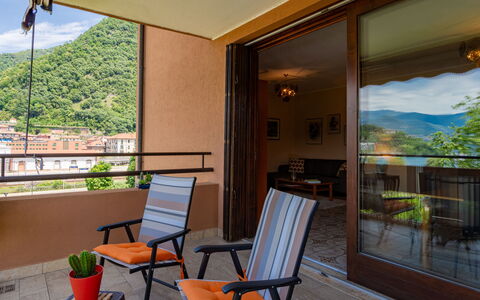 Gaggetto: Plante, Propriété, Meubles, Chaise, Table, Design Intérieur, Ombre, Plante D'Appartement, Pot De Fleur, Bois