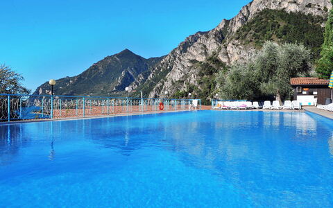 La Limonaia: Piscine, Bleu, Ville, Ciel, Bleu Azur, Vacances, Ville Resort, L'Eau, Montagne, Recours