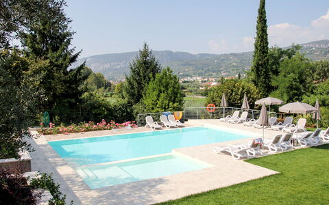 Garda 712: Ciel, Plante, L'Eau, Piscine, Arbre, Ombre, Herbe, Loisir, Zone Résidentielle, Composite