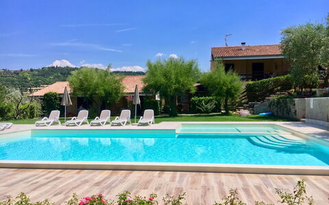 Garda 712: L'Eau, Plante, Ciel, Propriété, Vert, Piscine, Rectangle, Bleu Azur, Bleu