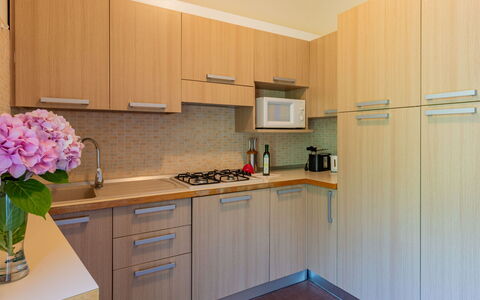 Garda 713: Cabinetry, Comptoir, Fleur, Bâtiment, Appareil De Cuisine, Cuisinière, Design Intérieur, Evier, Cuisine, Bois