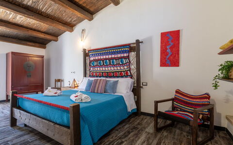 Oliviola: Meubles, Design Intérieur, Mur, Sol, Bois, Lit, Sol, Chambre, Plafond, Drap De Lit