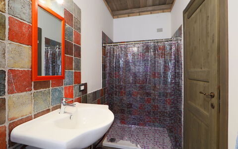 Oliviola: Pièce, Propriété, Salle De Bains, Mur, Bâtiment, Immobilier, Maison, Design Intérieur, Sol, Tuile