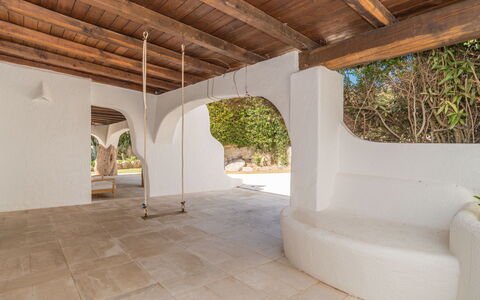 La Dolce Vita: Plante, Bois, Design Intérieur, Ombre, Sol, Bâtiment, Arbre, Sol, Immobilier, Dur