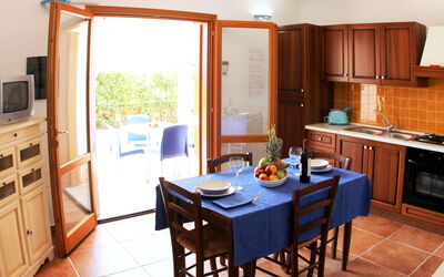 Bouganvillage 729.2: Pièce, Meubles, Cuisine, Propriété, Cabinetry, Comptoir, Bâtiment, Maison, Domicile, Design Intérieur