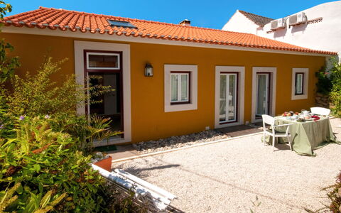 Nazaré 611: Propriété, Maison, Bâtiment, Domicile, Immobilier, Chalet, Façade, Toit, Villa, Biens