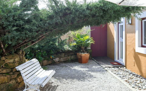 Nazaré 611: Propriété, Maison, Arbre, Arrière-Cour, Cour, Immobilier, Jardin, Herbe, Bâtiment, Domicile