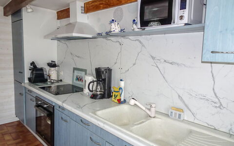 Kerludu: Robinet, Evier, Cabinetry, Évier, Comptoir, Luminaire Plomberie, Propriété, Cuisine, Éclairage, Appareil De Cuisine