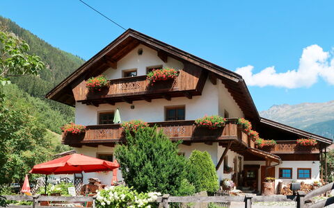 Feichten im Kaunertal 651: Plante, Ciel, Bâtiment, Nuage, Montagne, Arbre, Maison, Lot Terre, Fenêtre, Paysage Naturel