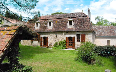 La Borie: Plante, Ciel, Nuage, Bâtiment, Propriété, Fenêtre, Arbre, Lot Terre, Végétation, Maison