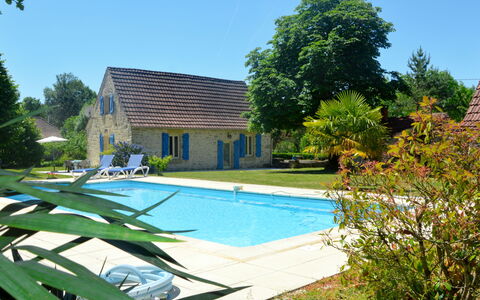 Le Causse du Cluzel: L'Eau, Plante, Ciel, Propriété, Piscine, Arbre, Bâtiment, Ombre, Mobilier De Jardin, Architecture