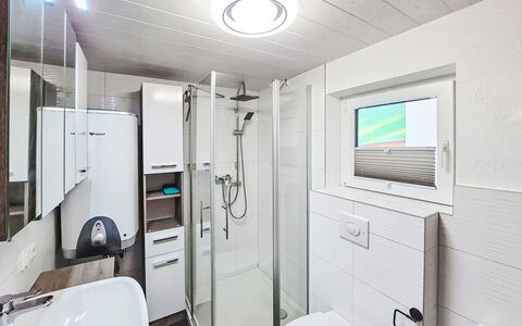 Gruber: Luminaire Plomberie, Sol, Design Intérieur, Sol, Lavabo, Salle De Bains, Évier, Plafond, Robinet, Plomberie
