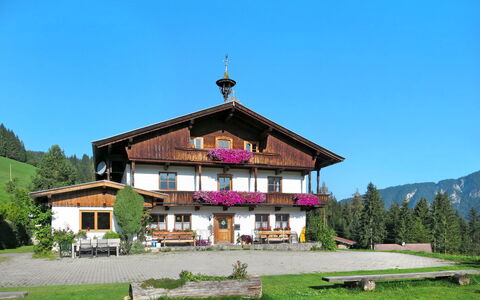 Schwalbenhof: Ciel, Plante, Propriété, Bâtiment, Montagne, Arbre, Paysage Naturel, Maison, Loisir, Zone Rurale