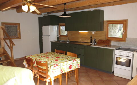 Rustico Diego: Ciel, Nuage, Aliments, Plante, Vaisselle, Table, Fenêtre, Montagne, Fruit, Bois