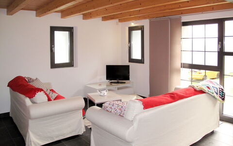 Rustico de Leoni: Meubles, Pièce, Chambre, Lit, Propriété, Design Intérieur, Bâtiment, Plafond, Drap De Lit, Cadre De Lit