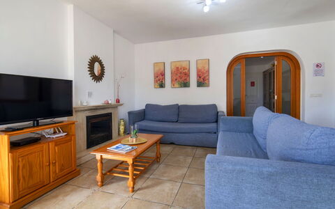 Enrique: Meubles, Bois, Sol, Design Intérieur, Sol, Plafond, Pièce, Canapé, Salon, Appartement