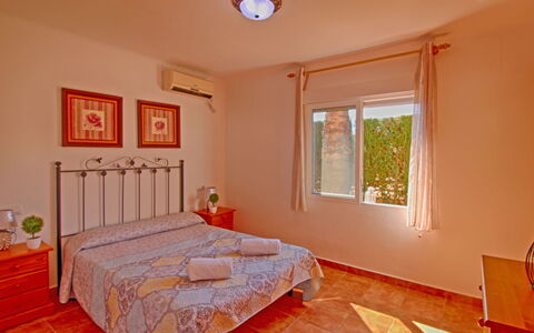 Bellavista: Propriété, Meubles, Fenêtre, Bâtiment, Confort, Bois, Design Intérieur, Éclairage, Sol