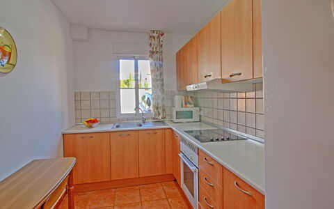Palmira: Cabinetry, Propriété, Meubles, Comptoir, Évier, Robinet, Evier, Bois, Cuisine, Tiroir